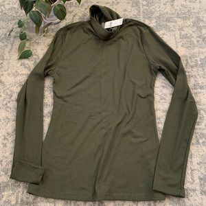 Anthropologie Turtle Neck